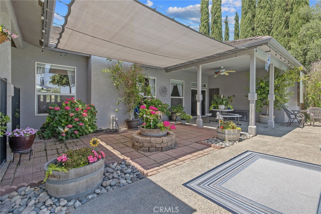 2833 E Laura Ct, Visalia, CA 93292