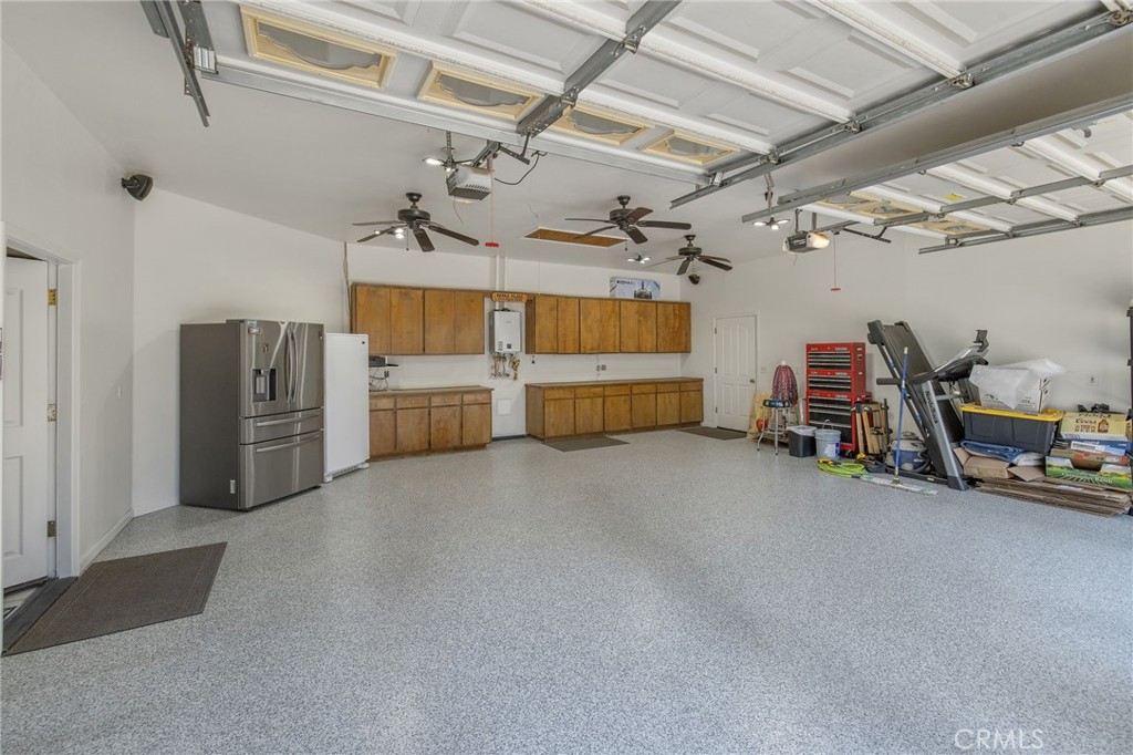 2833 E Laura Ct, Visalia, CA 93292