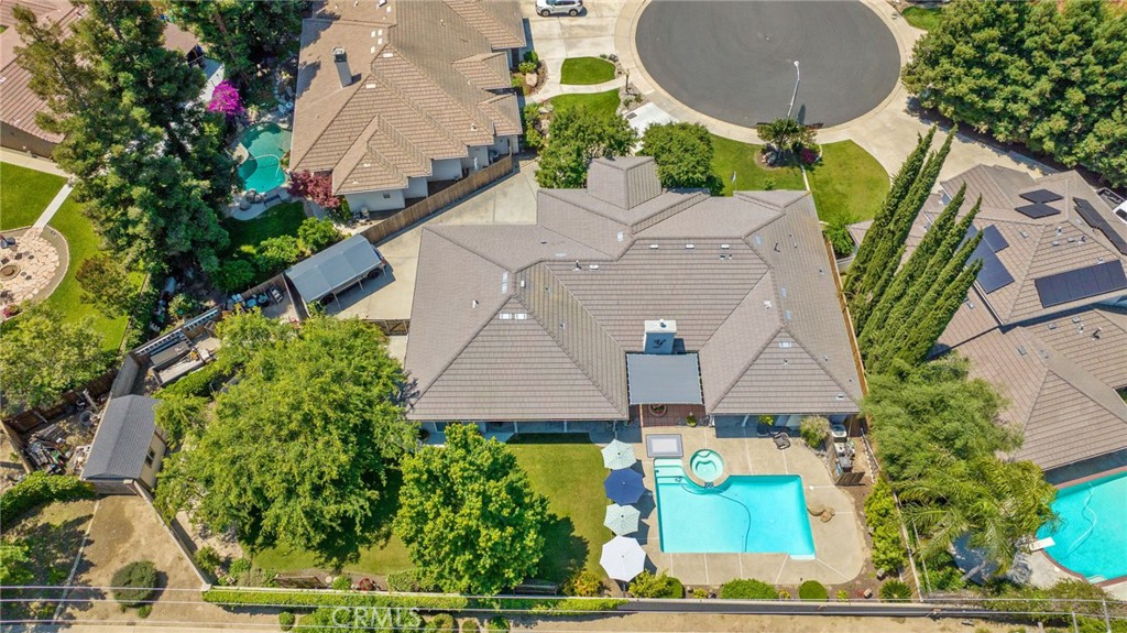 2833 E Laura Ct, Visalia, CA 93292