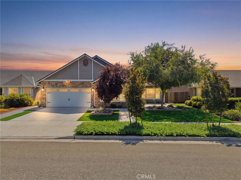 2025 Madeline Dr, Hanford, CA 93230