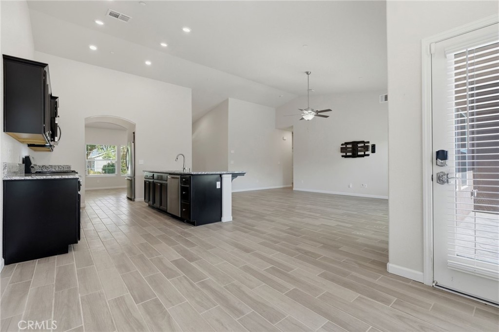 2025 Madeline Dr, Hanford, CA 93230