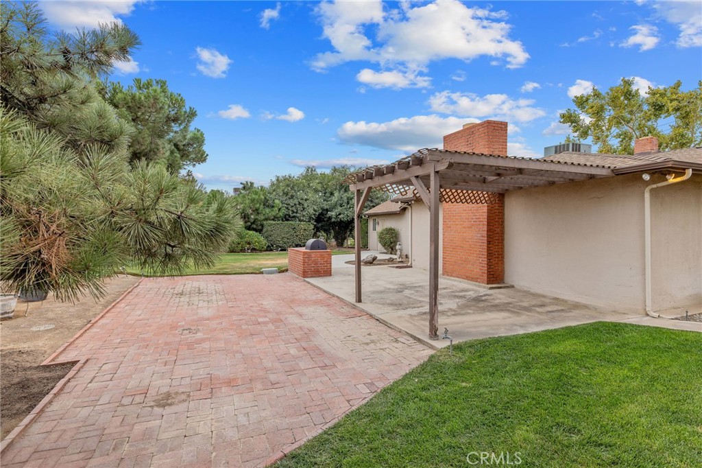 1714 N Blythe, Fresno, CA 93722