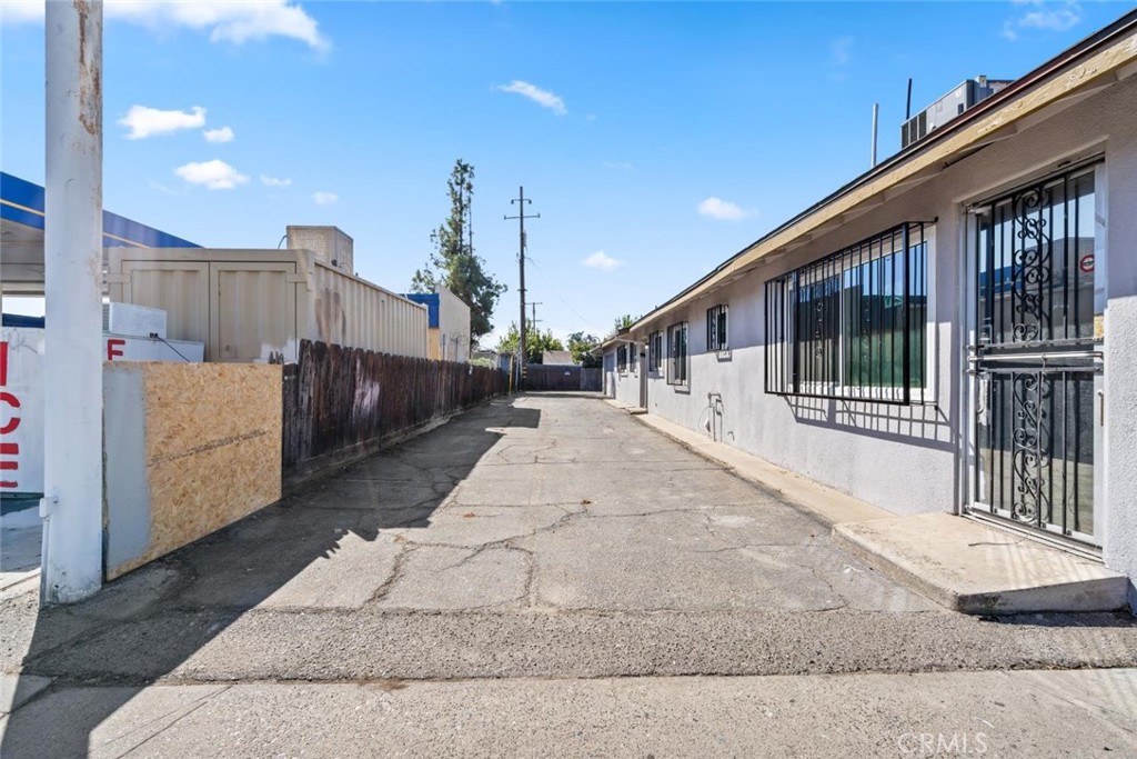 4584 E Tulare, Fresno, CA 93702