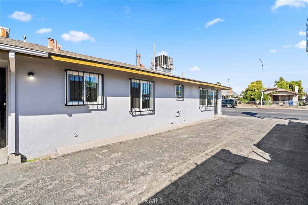 4584 E Tulare, Fresno, CA 93702