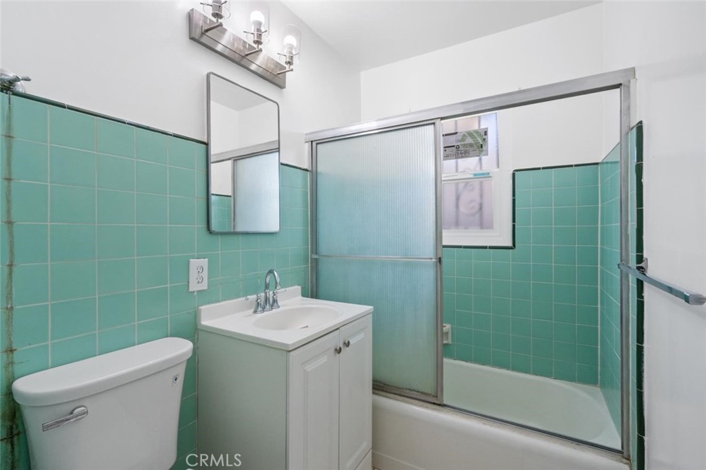 4584 E Tulare, Fresno, CA 93702