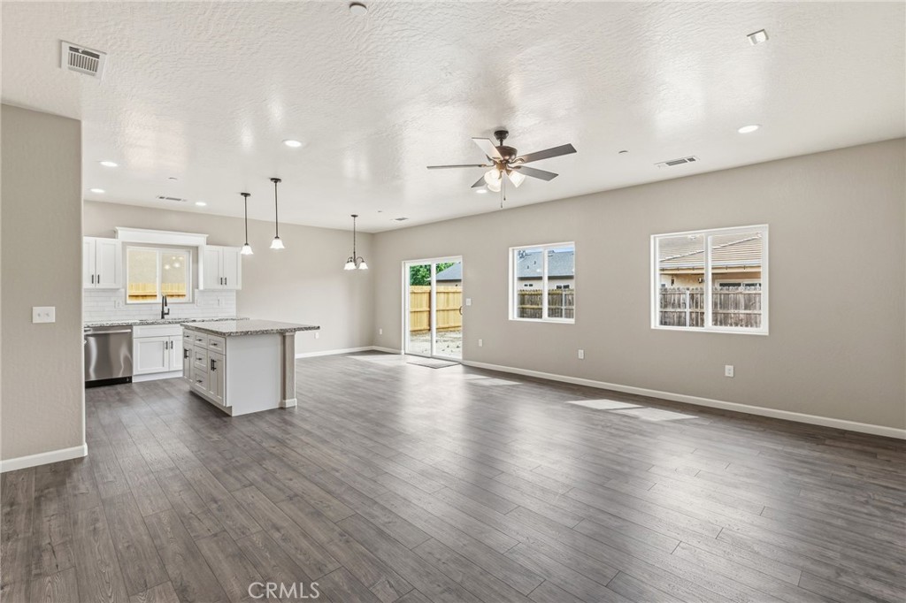 3441 E Douglas Ave, Visalia, CA 93292