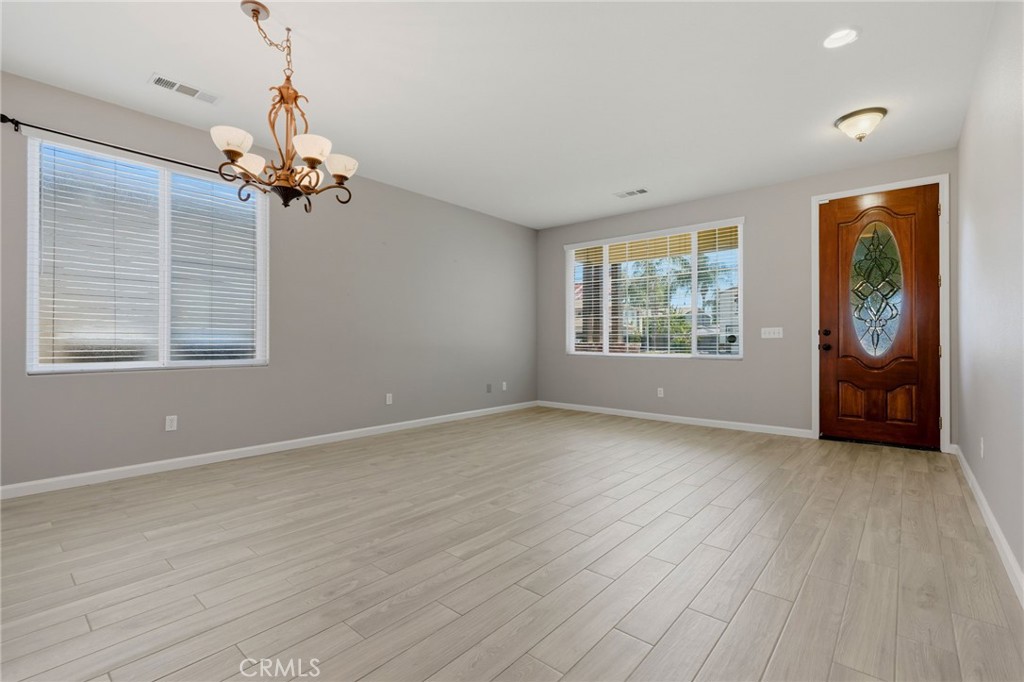 2429 N Oak Grove Ct, Visalia, CA 93291