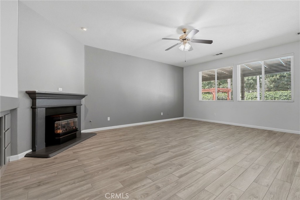 2429 N Oak Grove Ct, Visalia, CA 93291