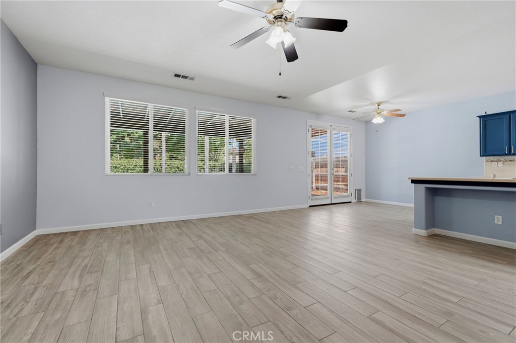2429 N Oak Grove Ct, Visalia, CA 93291