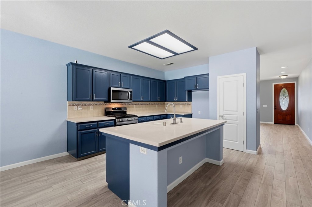 2429 N Oak Grove Ct, Visalia, CA 93291