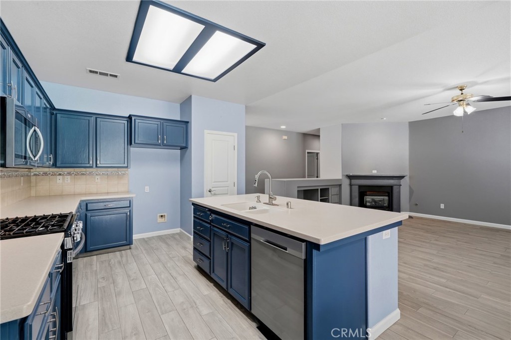 2429 N Oak Grove Ct, Visalia, CA 93291
