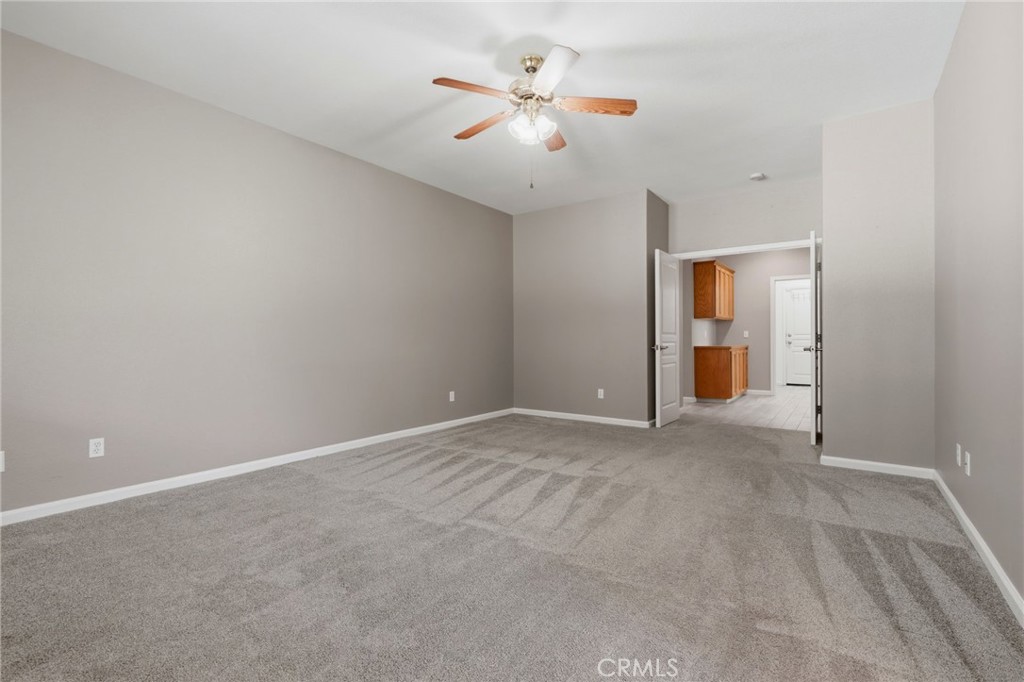 2429 N Oak Grove Ct, Visalia, CA 93291