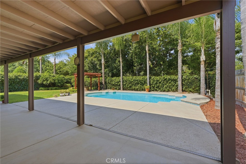 2429 N Oak Grove Ct, Visalia, CA 93291