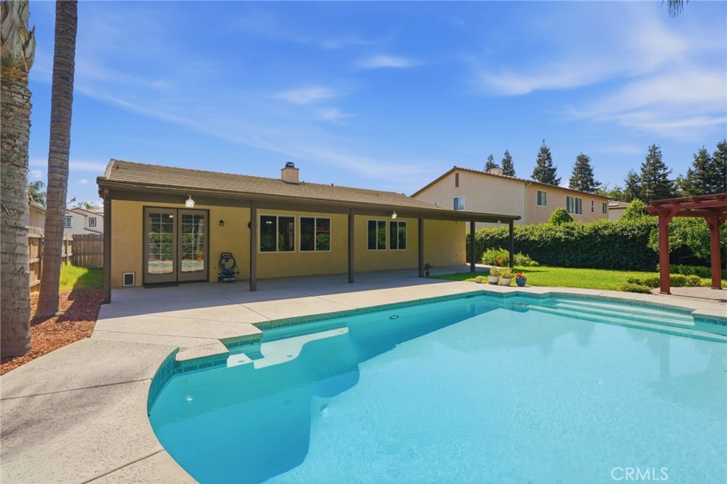 2429 N Oak Grove Ct, Visalia, CA 93291