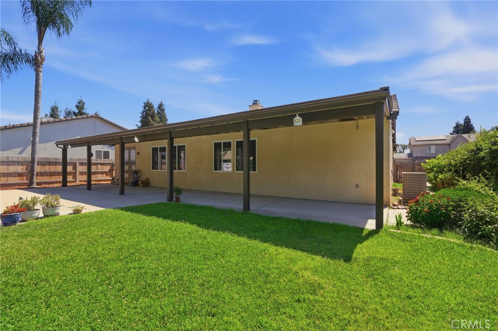 2429 N Oak Grove Ct, Visalia, CA 93291