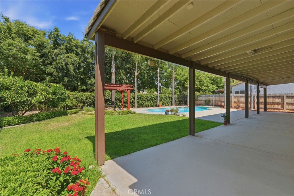 2429 N Oak Grove Ct, Visalia, CA 93291