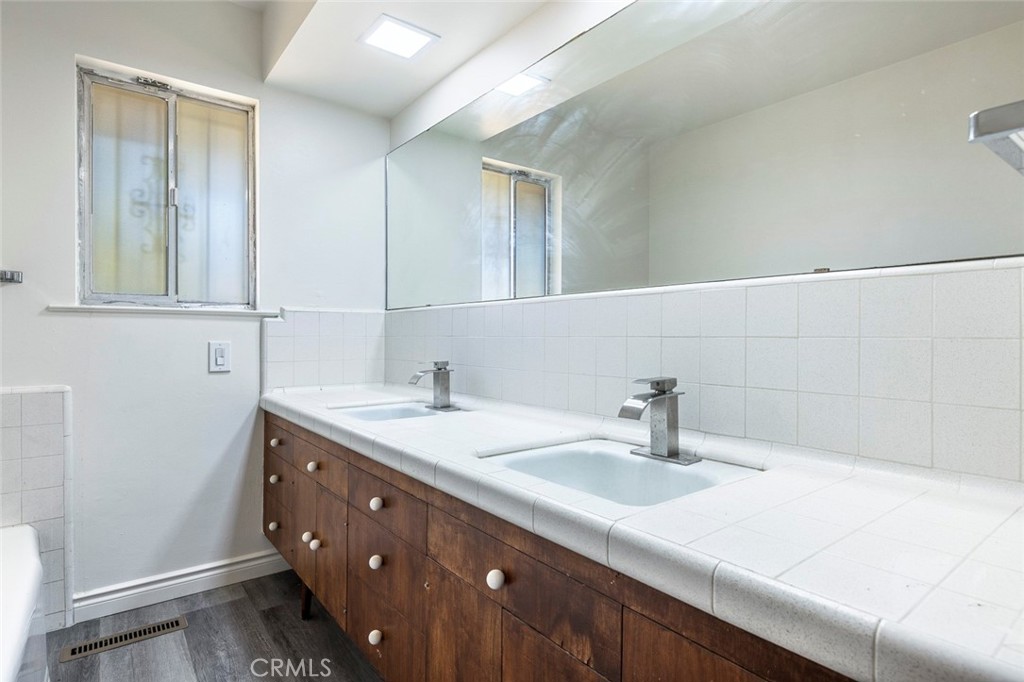 947 S Stanford Ave, Fresno, CA 93727