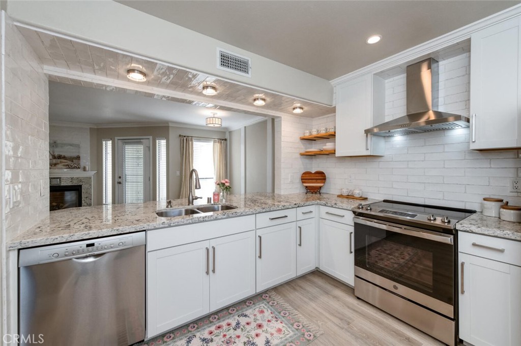 923 E Foxhill, Fresno, CA 93720