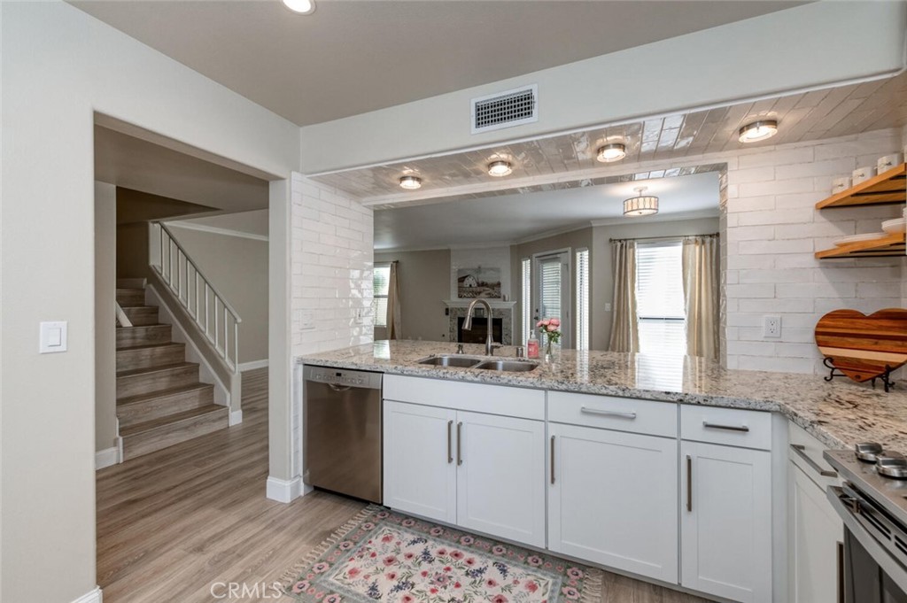 923 E Foxhill, Fresno, CA 93720