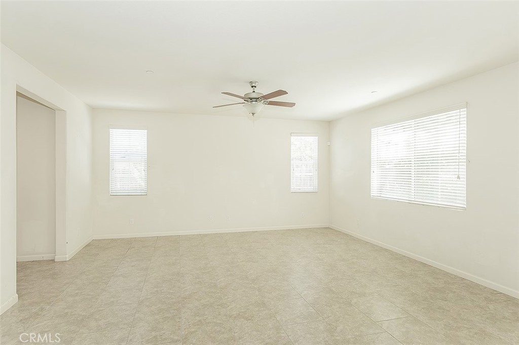 3415 Amanecer Ave, Clovis, CA 93619
