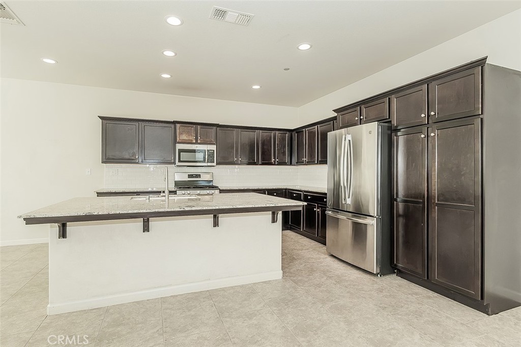 3415 Amanecer Ave, Clovis, CA 93619