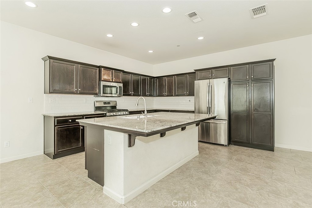 3415 Amanecer Ave, Clovis, CA 93619