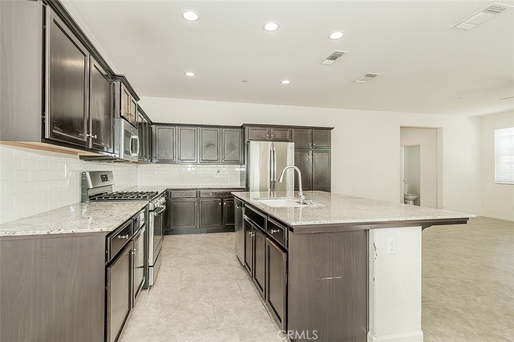 3415 Amanecer Ave, Clovis, CA 93619