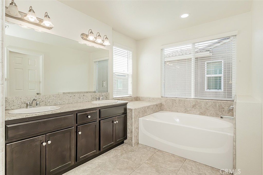 3415 Amanecer Ave, Clovis, CA 93619