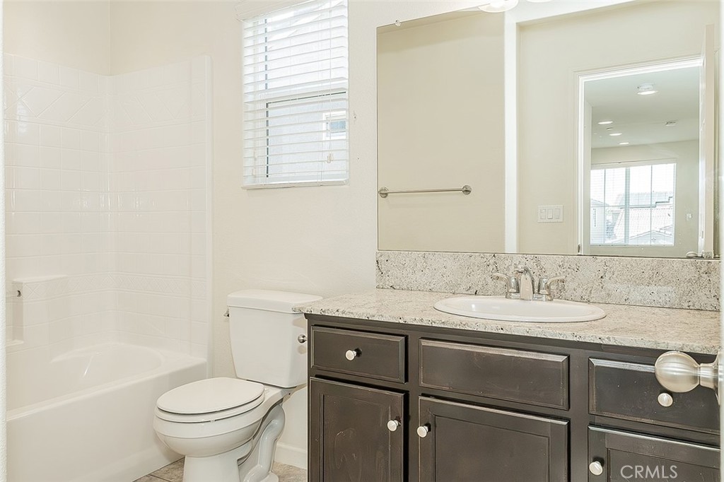 3415 Amanecer Ave, Clovis, CA 93619