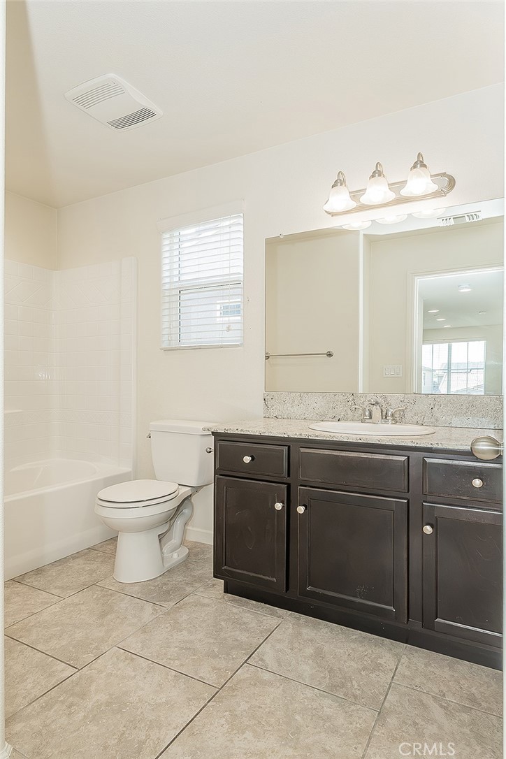 3415 Amanecer Ave, Clovis, CA 93619