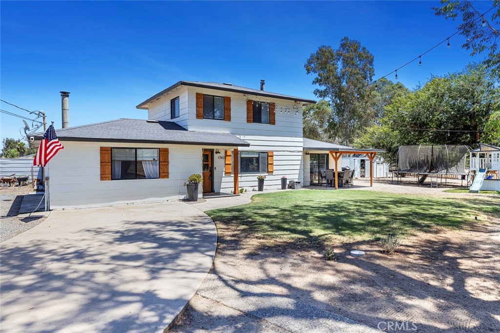 17421 Mark Rd, Madera, CA 93636