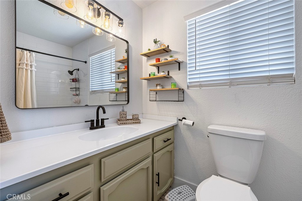 17421 Mark Rd, Madera, CA 93636