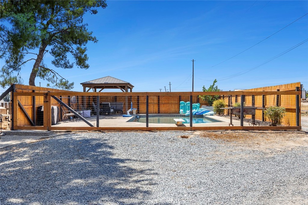17421 Mark Rd, Madera, CA 93636