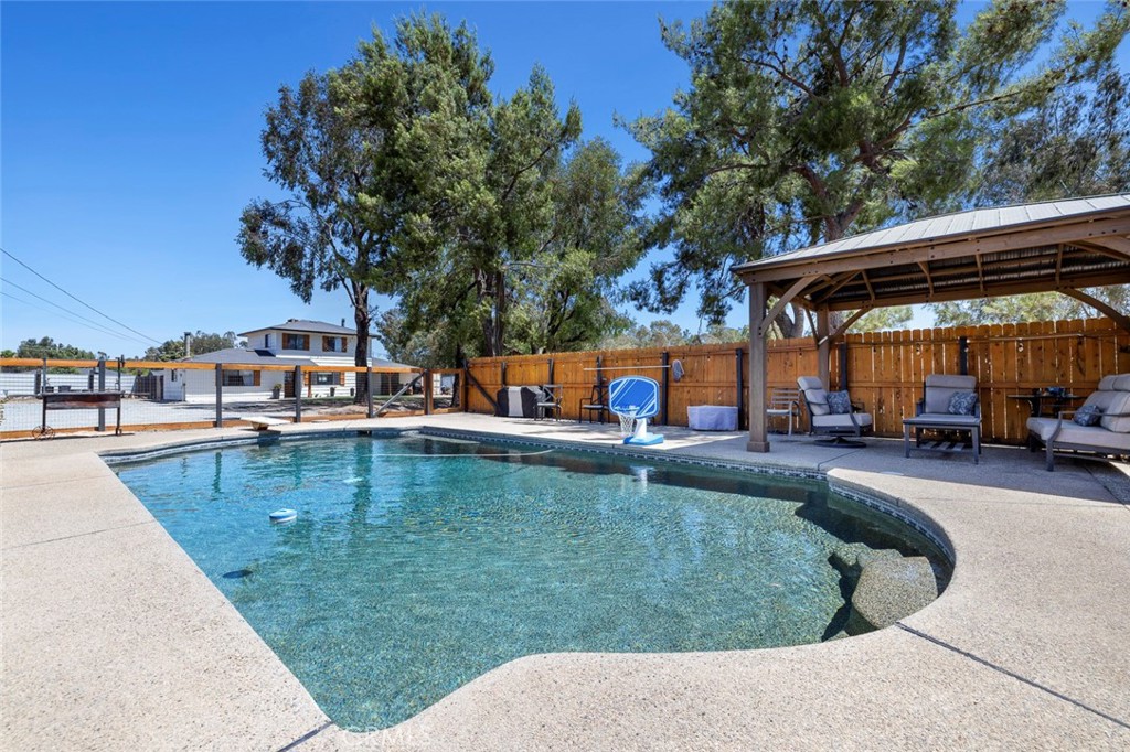 17421 Mark Rd, Madera, CA 93636