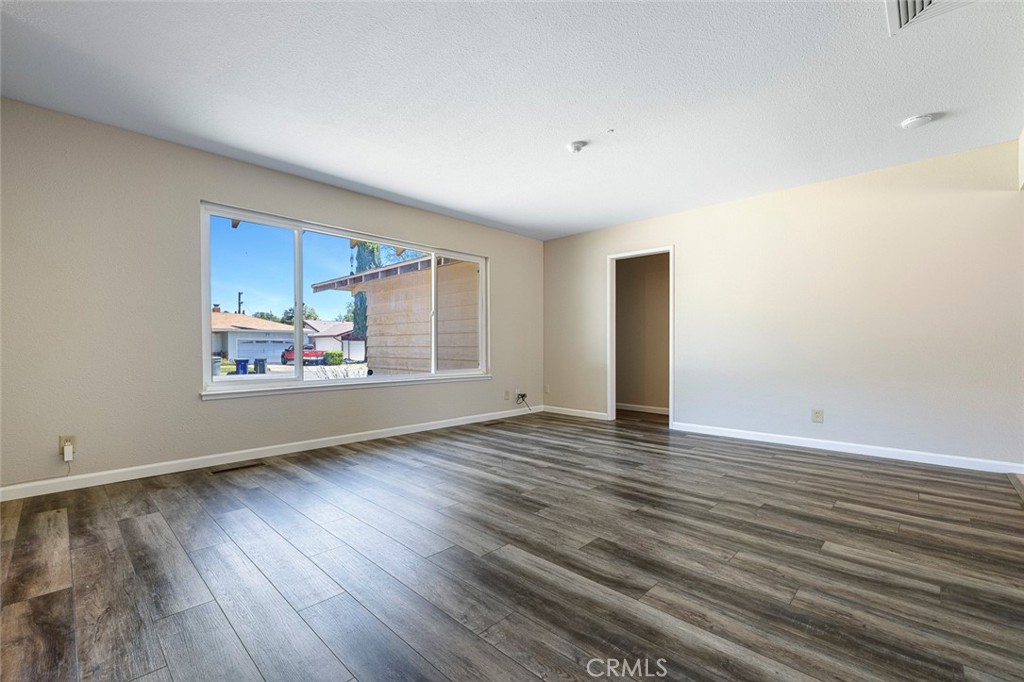 1122 Kensington Dr, Merced, CA 95340
