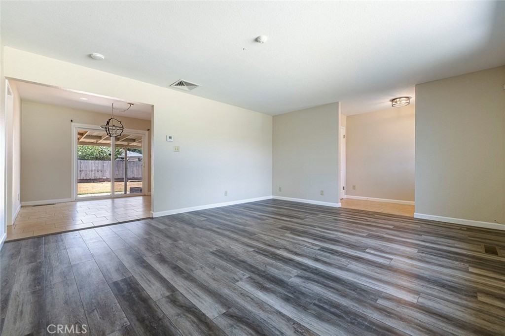 1122 Kensington Dr, Merced, CA 95340