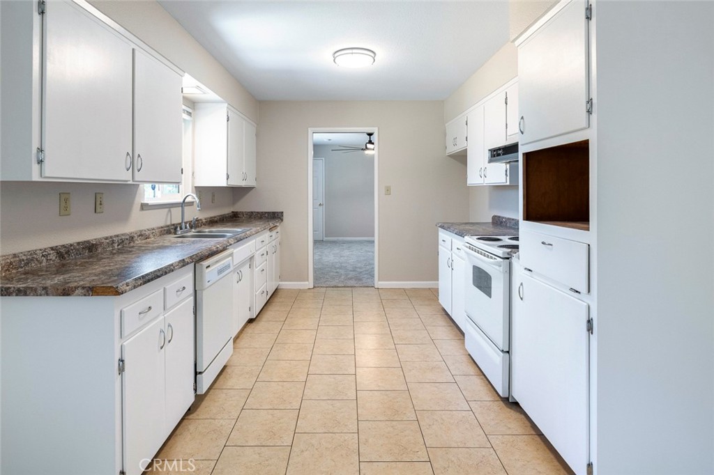 1122 Kensington Dr, Merced, CA 95340