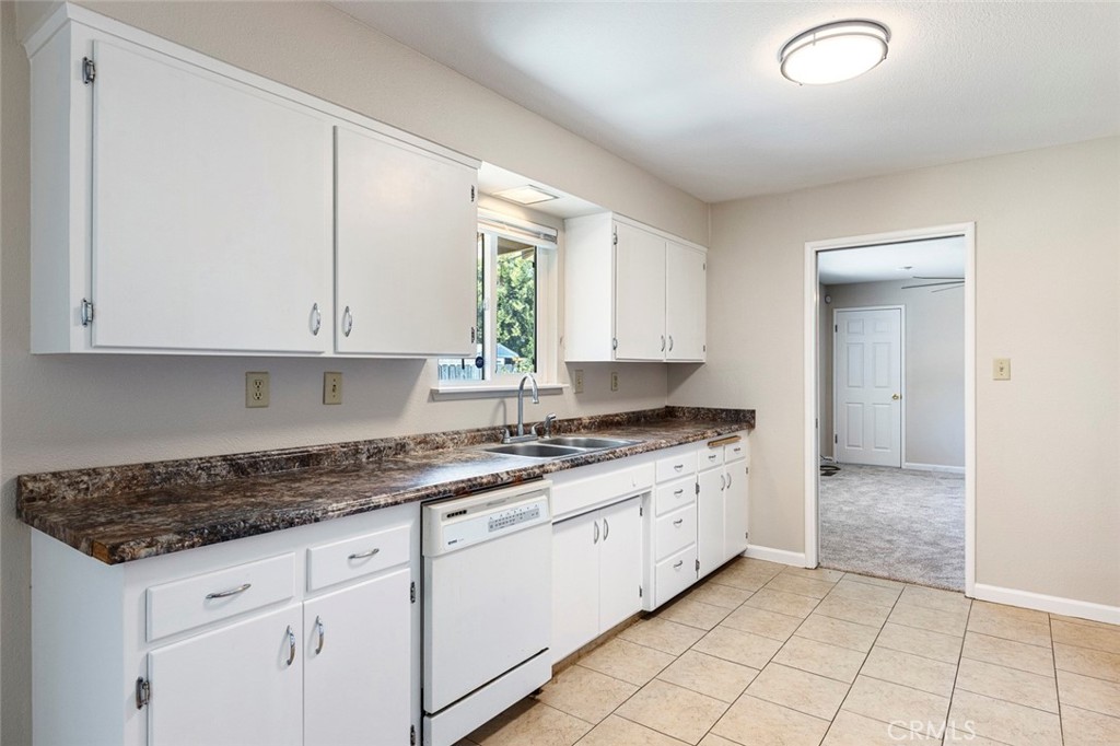 1122 Kensington Dr, Merced, CA 95340
