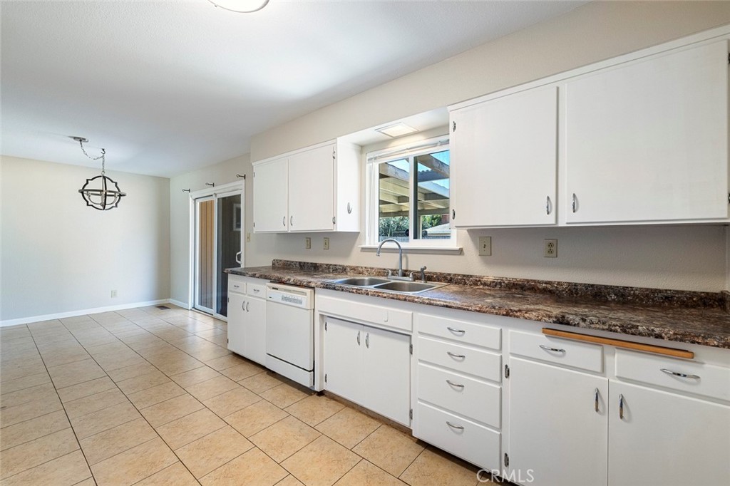 1122 Kensington Dr, Merced, CA 95340
