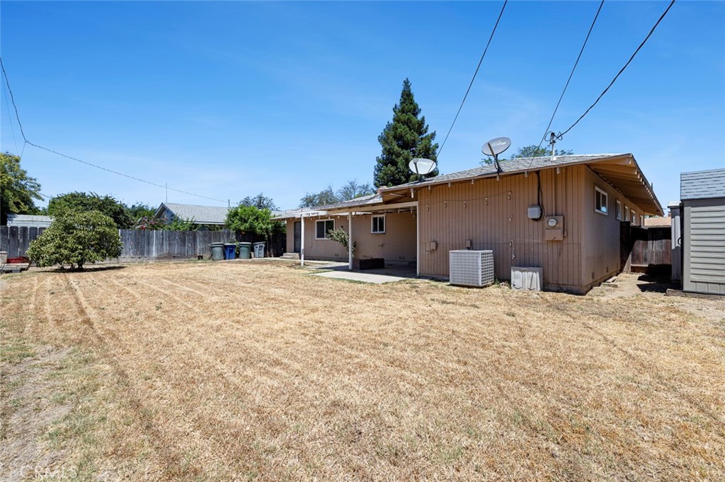 1122 Kensington Dr, Merced, CA 95340