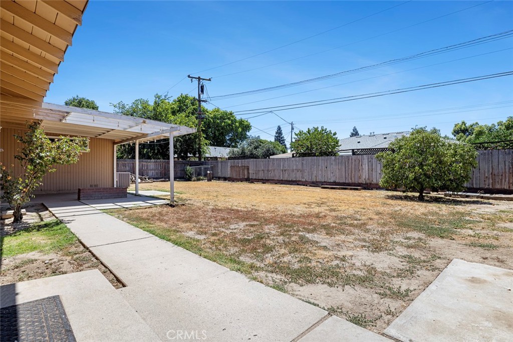 1122 Kensington Dr, Merced, CA 95340