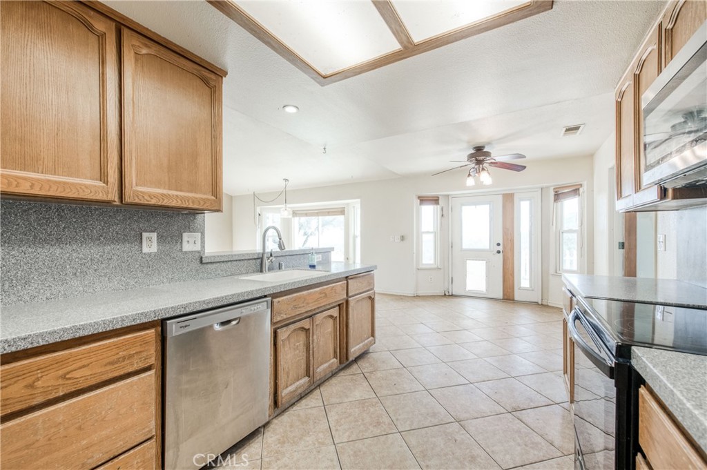 24620 Auberry Rd, Clovis, CA 93619