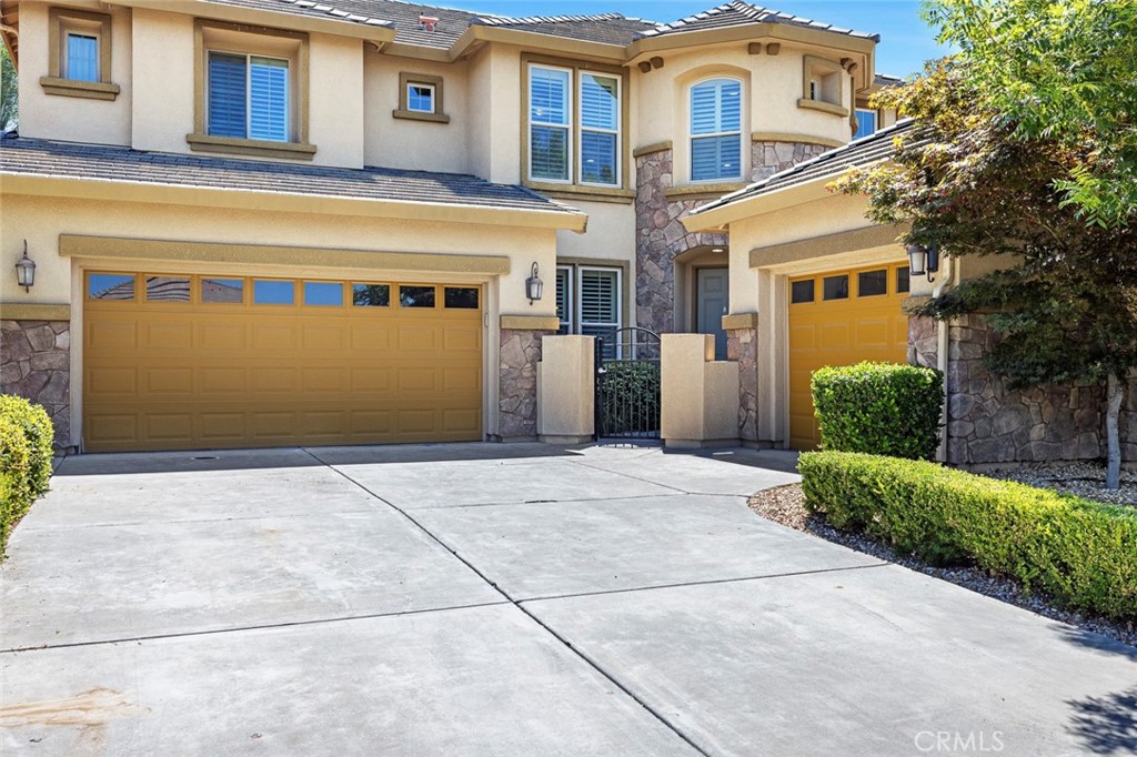 1135 N Whittier Ave, Clovis, CA 93611