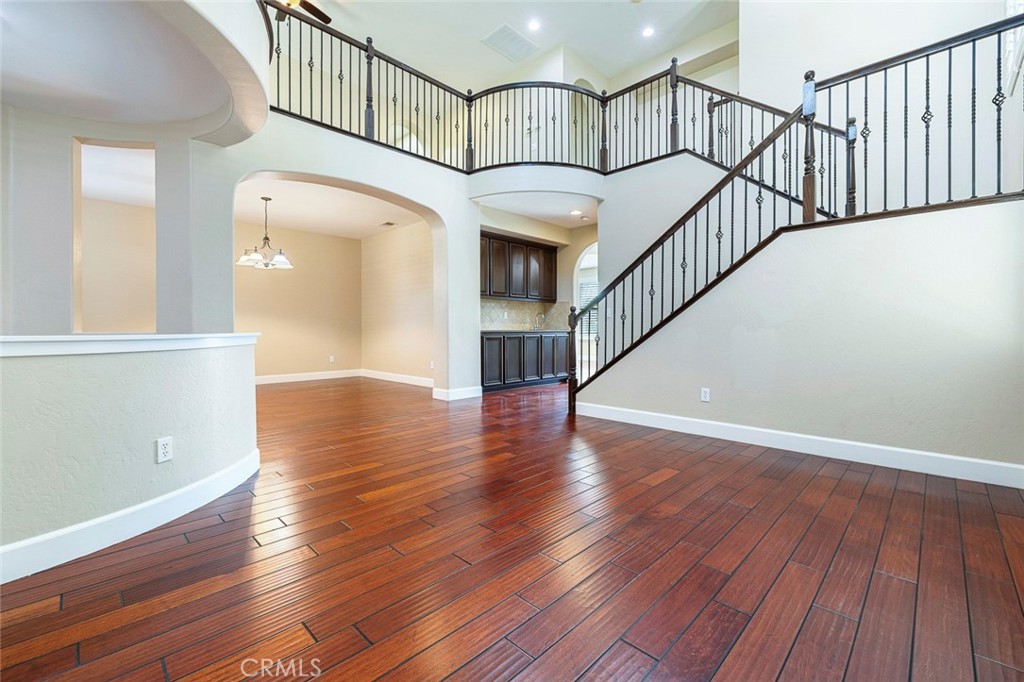 1135 N Whittier Ave, Clovis, CA 93611