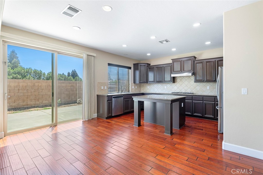 1135 N Whittier Ave, Clovis, CA 93611