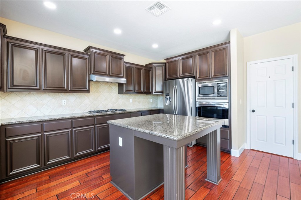 1135 N Whittier Ave, Clovis, CA 93611