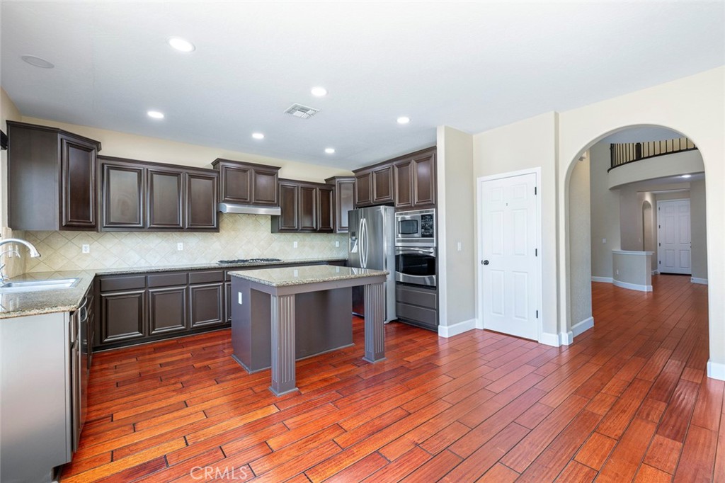 1135 N Whittier Ave, Clovis, CA 93611
