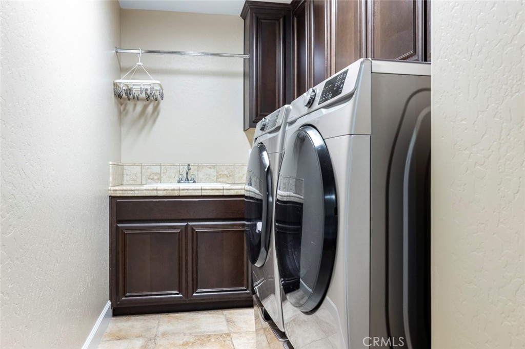 1135 N Whittier Ave, Clovis, CA 93611