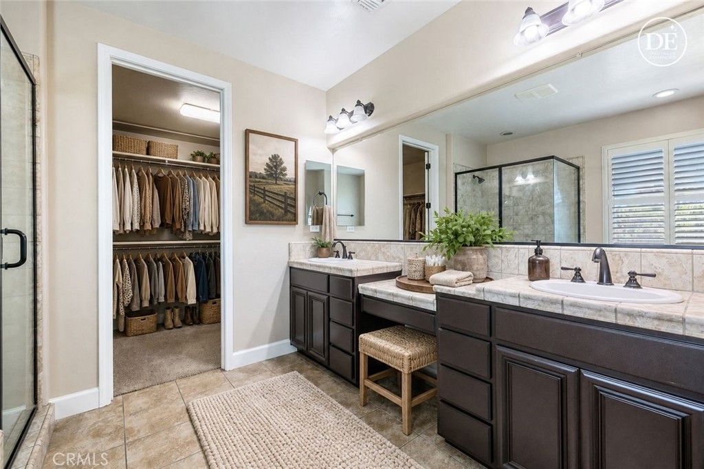 1135 N Whittier Ave, Clovis, CA 93611