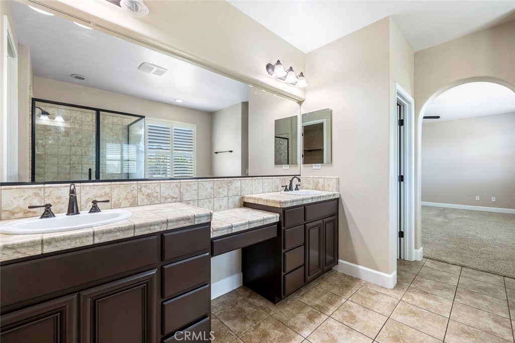 1135 N Whittier Ave, Clovis, CA 93611